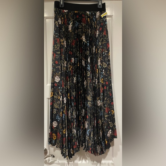 Alice + Olivia KATZ PLEATED MAXI SKIRT in Tapestry Trails Sm Black - Picture 7 of 10